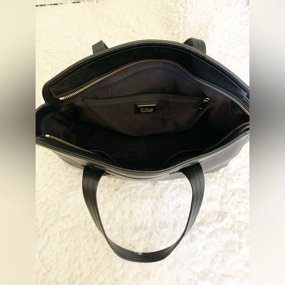 Furla Women's Giada M Tote Bag with Zip - Onyx Black Pebbled Genuine Leather
